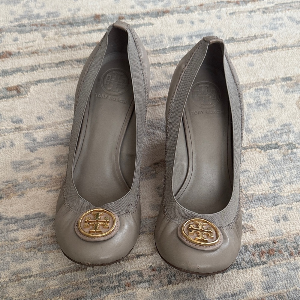 Tory Burch Caroline Taupe Wedge Heels with Gold Logo - Size 8